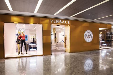 versace store manager salary|versace clothing company.